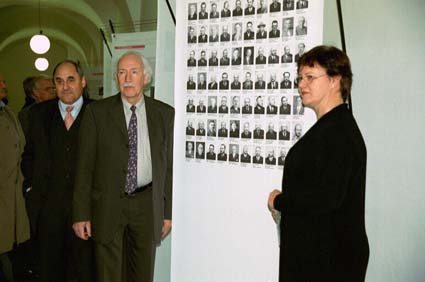 Ausstellungserffnung im LG Ravensburg am 9. Nov. 2001/ Foto: Robert Wieber, Lindlar